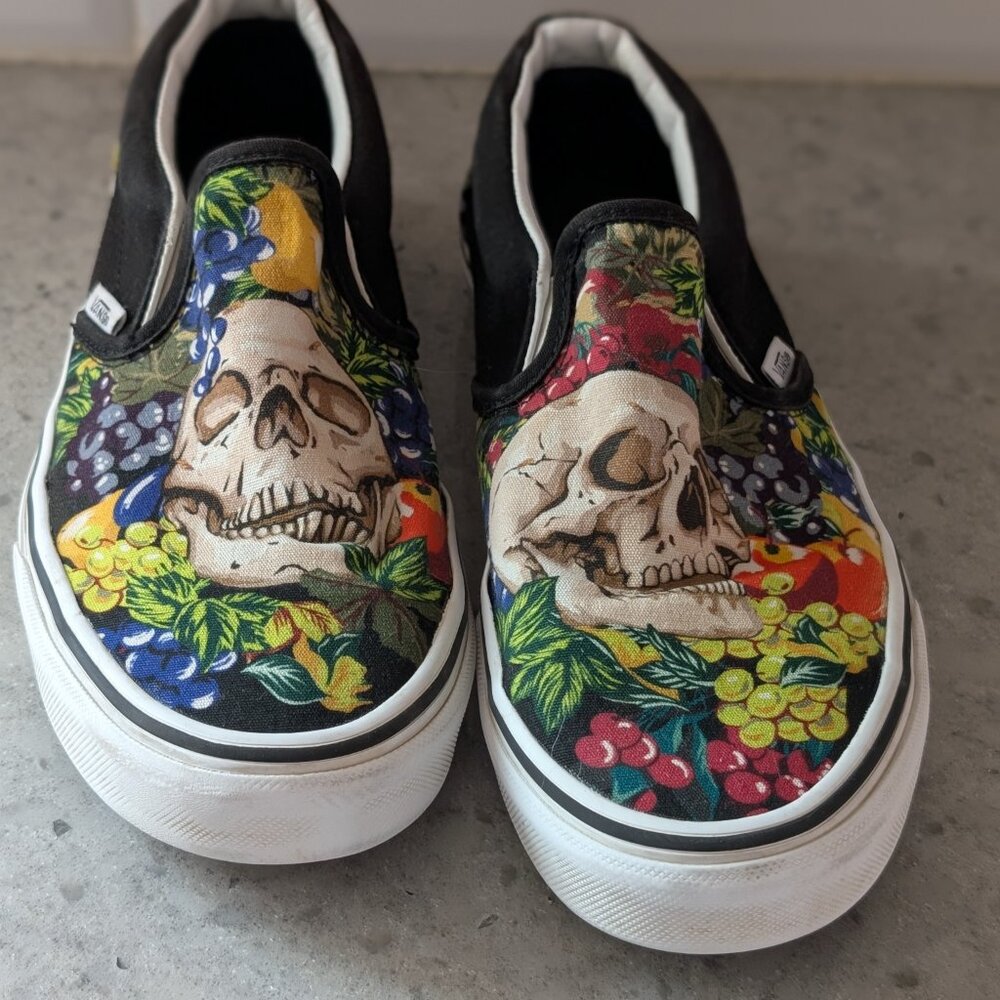 Vans Classic Slip-On Fruit Skull Shoes – Unisex Size 7.5 - - Picture 2 of 6
